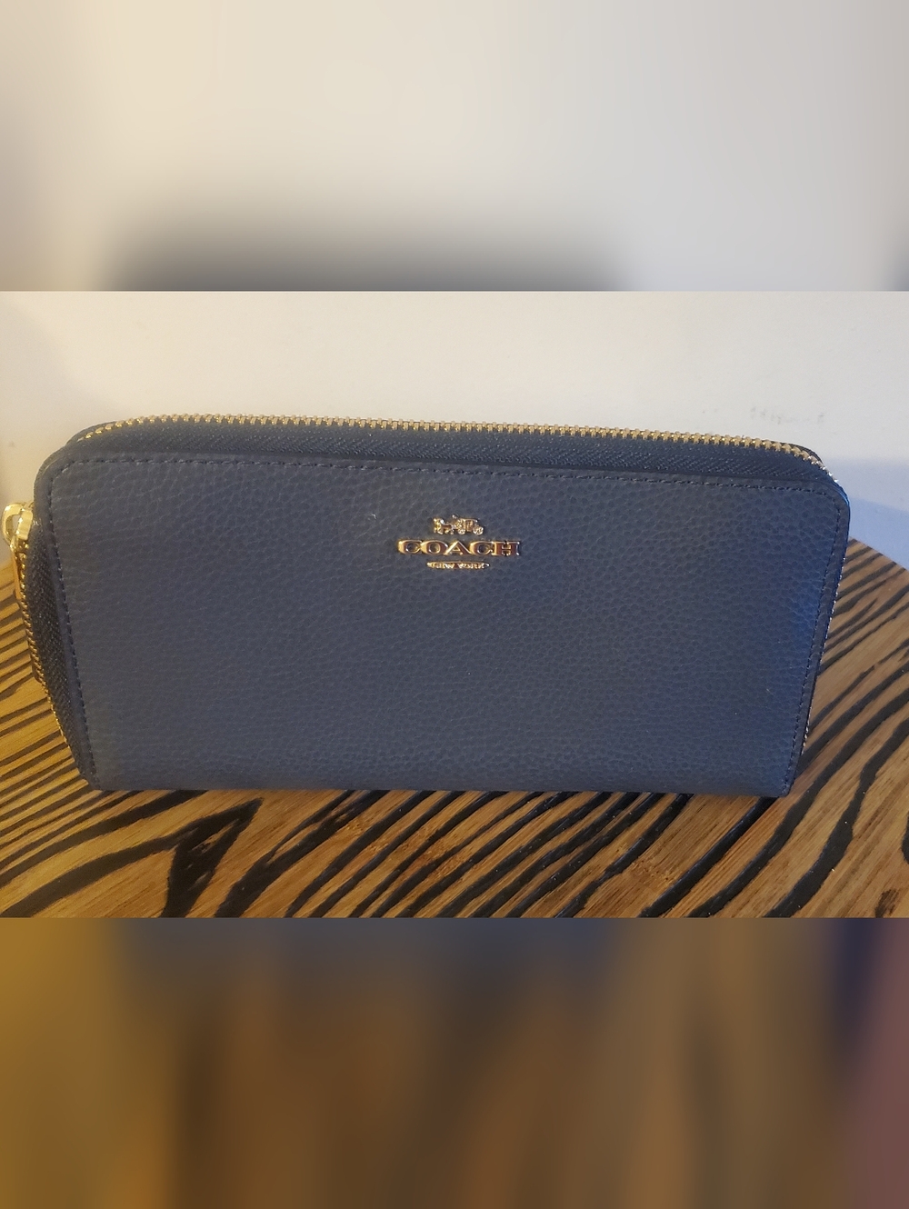 COACH F16612 PEBBLED LEATHER ACCORDION ZIP WALLET.